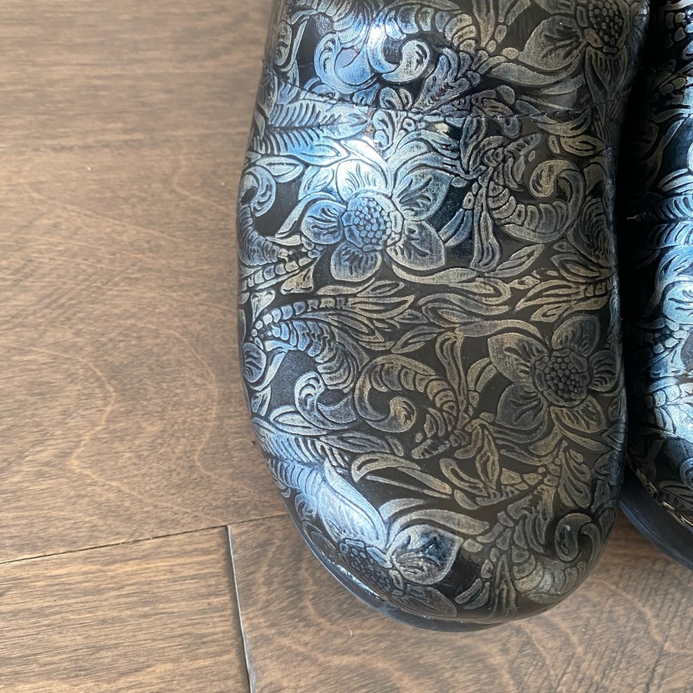 Dansko tooled embrossed floral black blue metallic professional woman’s … - Picture 6 of 12